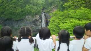 4年高原学校　華厳の滝を見学しました