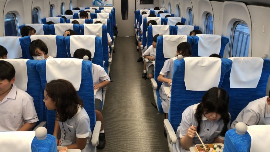 6年生広島平和学習3日目　新幹線