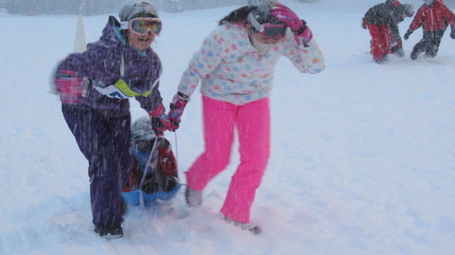 雪の学校　雪上運動会