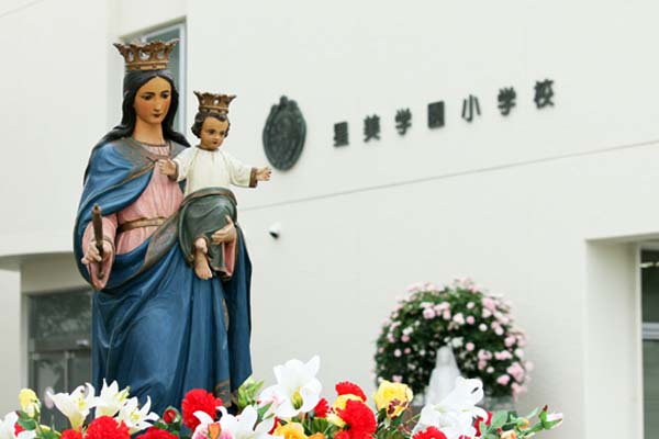 聖母祭を行いました